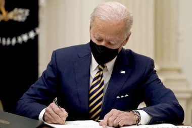 Hơn 2/3 người Mỹ tán thành cách chống dịch Covid-19 của ông Biden