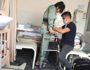 Bác sĩ tự ý đổi thuốc khiến sản phụ liệt nửa người? - Ảnh 4. Bác sĩ tự ý đổi thuốc khiến sản phụ liệt nửa người? - Ảnh 4.