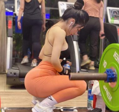 Hot girl phòng gym có vòng 3 &#34;trái táo&#34; nhờ đẩy tạ 160kg - 6