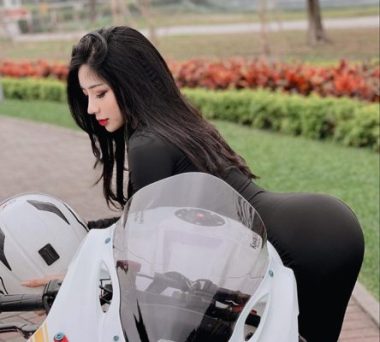 Hot girl phòng gym có vòng 3 &#34;trái táo&#34; nhờ đẩy tạ 160kg - 1