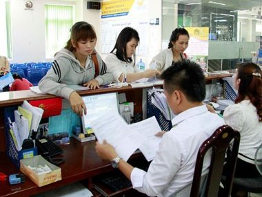 Thời gian tới, công chức không còn hưởng khoản thu nhập ngoài lương