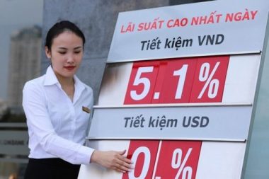 Lãi suất tiết kiệm tiếp tục giảm, vay vốn vẫn chịu lãi suất cao