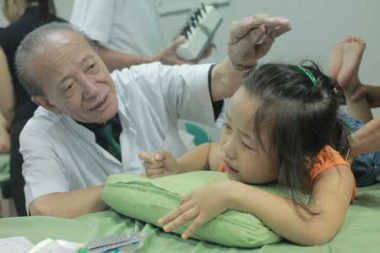 Giáo sư Nguyễn Tài Thu qua đời- Một trái tim luôn đau vì bệnh nhân đã ngừng đập - Ảnh 2. Giáo sư Nguyễn Tài Thu qua đời- Một trái tim luôn đau vì bệnh nhân đã ngừng đập - Ảnh 2.