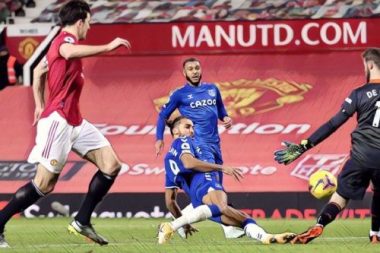 MU hòa chua chát Everton, Solskjaer từ bỏ đua Premier League