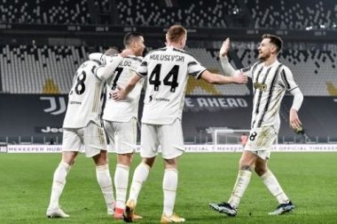 Ronaldo chói sáng, Juventus thắng rửa mặt