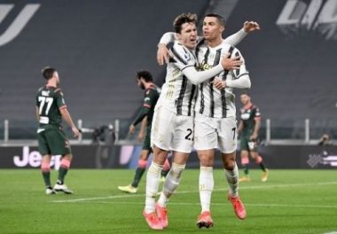 Ronaldo chói sáng, Juventus thắng rửa mặt