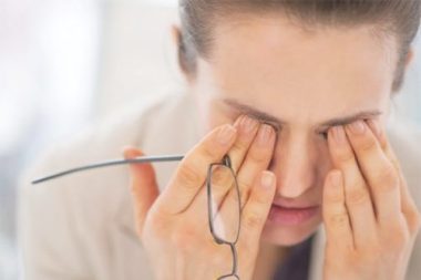 Bạn vô tình làm hại đôi mắt như thế nào