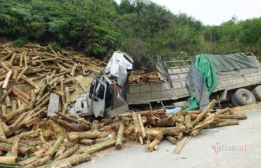 Khởi tố vụ lật xe chở keo khiến 7 người chết ở Thanh Hóa