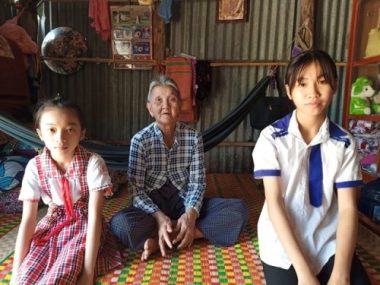 Nhói lòng cảnh chị em mồ côi sống nghèo khổ chăm bà nội 80 tuổi - 5