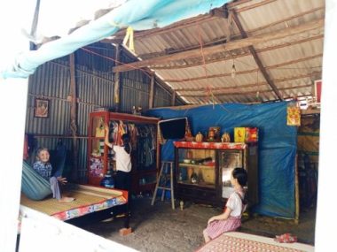 Nhói lòng cảnh chị em mồ côi sống nghèo khổ chăm bà nội 80 tuổi - 8