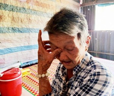 Nhói lòng cảnh chị em mồ côi sống nghèo khổ chăm bà nội 80 tuổi - 3