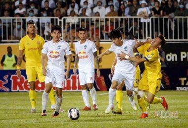 HAGL ngắm vô địch V-League, Công Phượng đừng là... rào cản