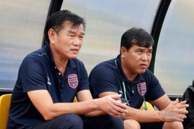 V-League chao đảo 'ghế nóng', bầu Đức làm ngoại lệ với Kiatisuk