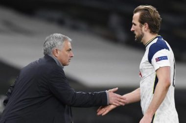 Mourinho bị sa thải: Lỗi thời và độc đoán