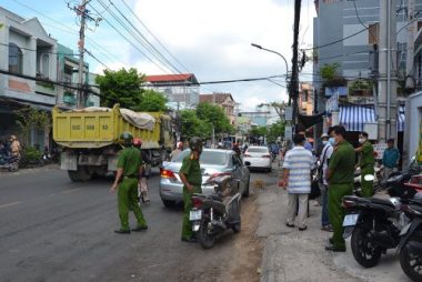 Chặn đường xin tiền đi ăn khuya không được, cầm dao đâm chết người