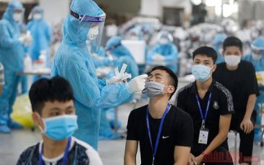 Thủ tướng: Ưu tiên tiêm vắc xin cho công nhân trong khu công nghiệp