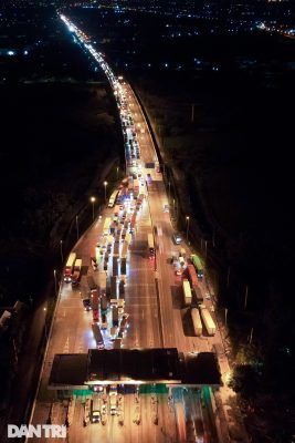 0h ngày 9/7: Trung tâm Sài Gòn vắng lặng, các cửa ngõ tắc dài chờ vào TP - 11