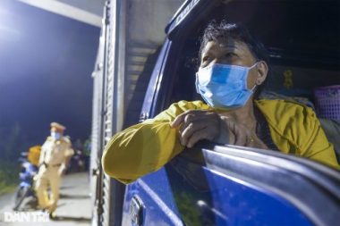 0h ngày 9/7: Trung tâm Sài Gòn vắng lặng, các cửa ngõ tắc dài chờ vào TP - 9