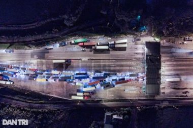 0h ngày 9/7: Trung tâm Sài Gòn vắng lặng, các cửa ngõ tắc dài chờ vào TP - 12
