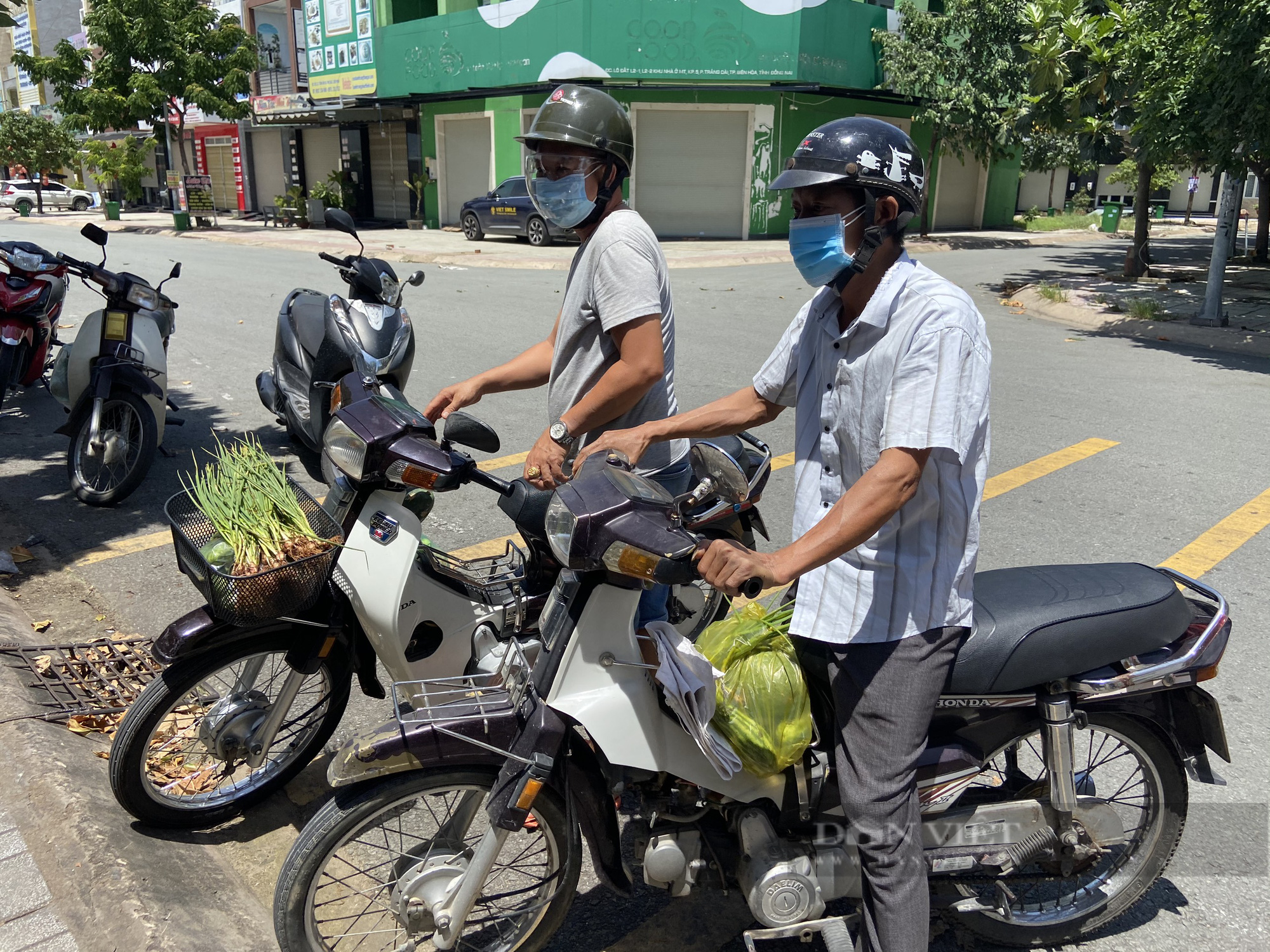 Đồng Nai: Người dân Quảng Bình tặng nửa tấn rau củ và gạo cho bà con trong vùng phong tỏa - Ảnh 8.