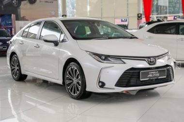 xe-Toyota-Corolla-Altis-giam-80-trieu-dong