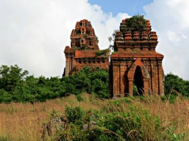 8 cụm tháp Chăm ngàn tuổi siêu độc đáo, sừng sừng giữa kinh đô của vương quốc cổ Chăm Pa - Ảnh 3.