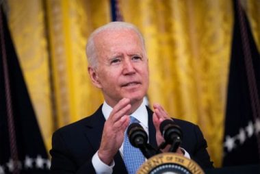 Ông Biden 'mạnh tay' với những người Mỹ ngại vắc xin Covid-19