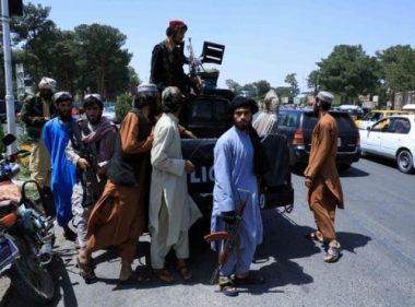 Taliban bắt đầu tiến vào thủ đô Kabul từ mọi hướng - Ảnh 1.