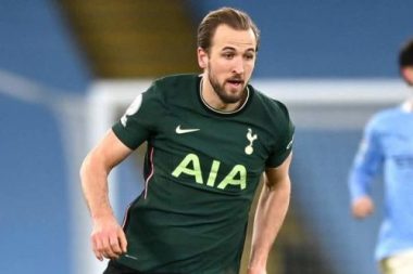 MU toang Trippier, Man City bài ngửa Harry Kane