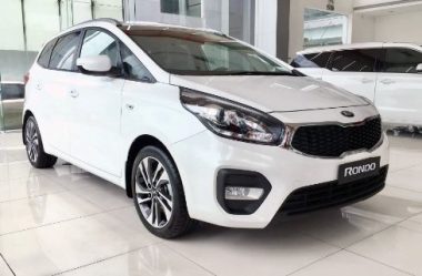 Xe MPV tháng 7: Giảm giá sâu vẫn ế sưng