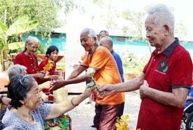 Đưa cha mẹ vào nhà dưỡng lão