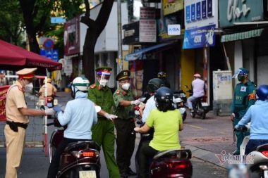 Hai ‘đầu tàu’ Hà Nội và TP.HCM khởi động lại cùng nhịp