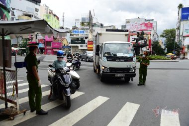 TP.HCM thêm 2 tuần giãn cách, nhiều người hỏi thủ tục rời TP về quê