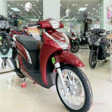 Xe máy hạ giá sốc, Honda Winner giảm đến 17 triệu đồng