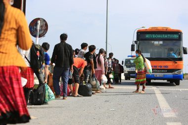 Tỉnh ngập ngừng mở chốt, chờ 'lệnh' thống nhất từ Trung ương