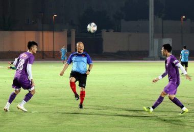 Tuyển Việt Nam: Thầy Park tính đường bảo vệ AFF Cup thôi...