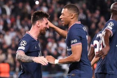 MU lại sai lầm Zidane, Messi xoa dịu PSG