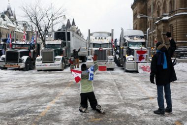 Thủ đô Canada tê liệt vì tài xế biểu tình - Ảnh 1.