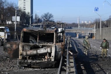 Nổ vang trời gần trung tâm Kiev, Ukraine lập “đội quân IT” tấn công mạng Nga