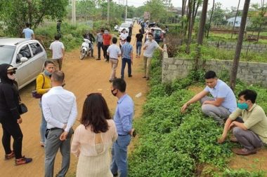 Tiền nhiều biết làm gì: Phong trào 'chạy trốn', chôn hết vào đất