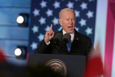 Ông Biden công kích chiến dịch của Nga, thành phố phía tây Ukraine hứng tên lửa