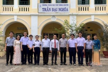 Trường học có 4 giải Nhất quốc gia tiếng Anh, 2 học sinh lập 'cú đúp'