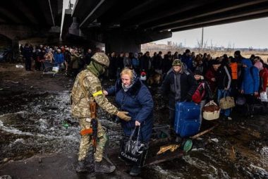 Nga-Ukraine: Vì đâu 2 nước anh em, những người đồng bào chĩa súng vào nhau?