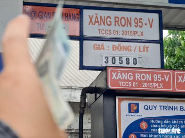 Giá xăng tăng chưa đến 30.000 đồng/lít, sao cây xăng bán 31.200 đồng? - Ảnh 1.