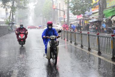 Hôm nay 5-5, Nam Bộ và Tây Nguyên mưa lớn, TP.HCM sáng sớm đã mưa rào - Ảnh 1.