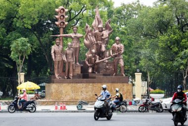 Tác giả cụm tượng đài CSGT và PCCC lần đầu lên tiếng sau những tranh cãi ồn ào - Ảnh 3. Tác giả cụm tượng đài CSGT và PCCC lần đầu lên tiếng sau những tranh cãi ồn ào - Ảnh 3.