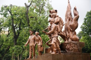 Tác giả cụm tượng đài CSGT và PCCC lần đầu lên tiếng sau những tranh cãi ồn ào - Ảnh 2. Tác giả cụm tượng đài CSGT và PCCC lần đầu lên tiếng sau những tranh cãi ồn ào - Ảnh 3.