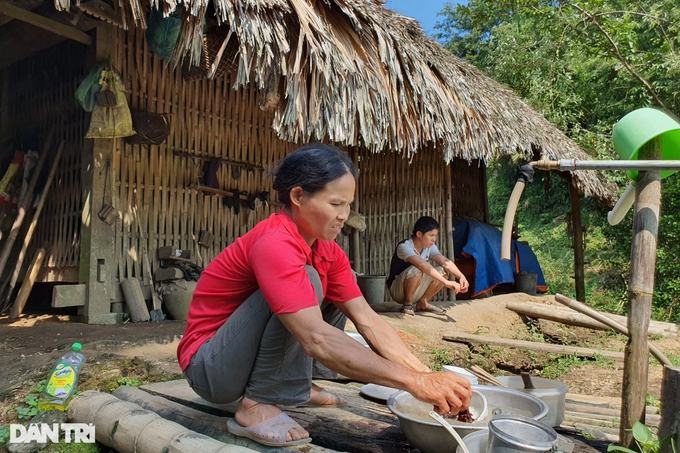 Người mẹ nghèo ôm con trai đi khắp nơi chữa bệnh rồi trở về 2 bàn tay trắng - 5