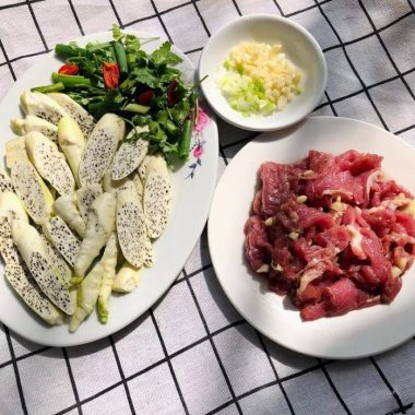 Bất ngờ loại củ mọc dại bờ ao, nay trở thành đặc sản siêu đắt khách, mỗi năm chỉ xuất hiện đúng 1 mùa đang sốt xình xịch - Ảnh 2.