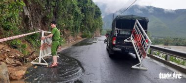 29 trường ở Đà Nẵng cho học sinh nghỉ học vì mưa gió - Ảnh 1.